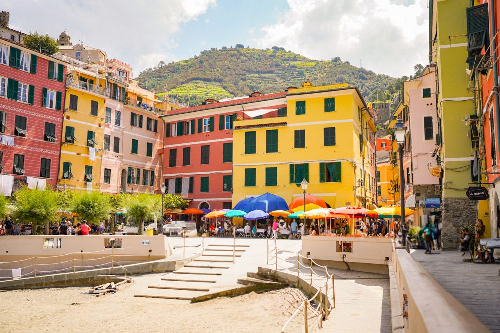 Piazzetta porto Vernazza ristorante Gambero Rosso